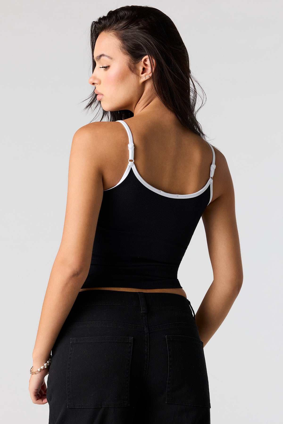 Vue alternative 2. Camisole côtelée sans couture contrastante