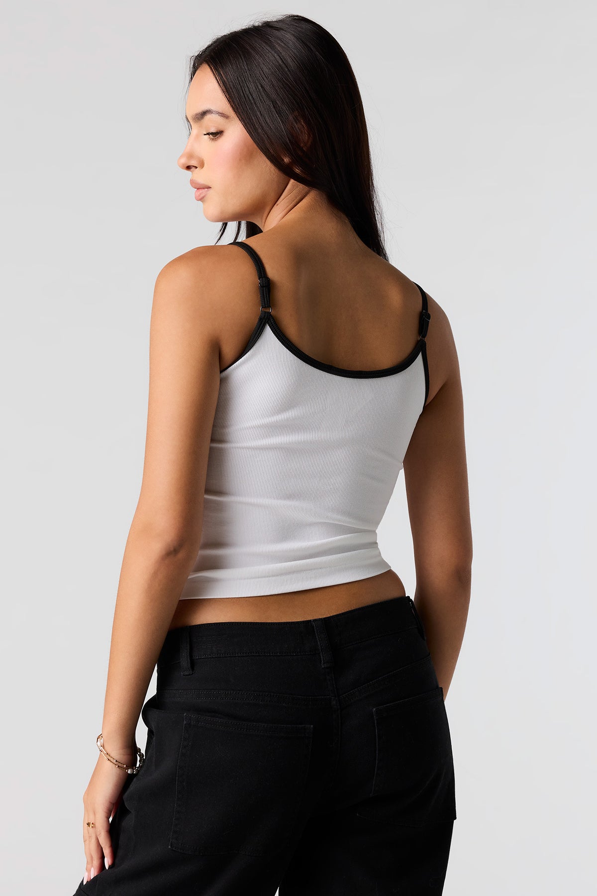 Vue alternative 2. Camisole côtelée sans couture contrastante
