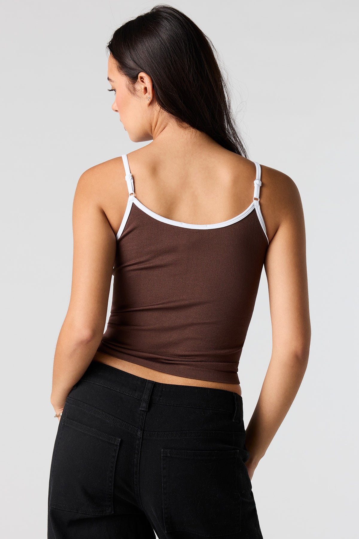 Vue alternative 2. Camisole côtelée sans couture contrastante