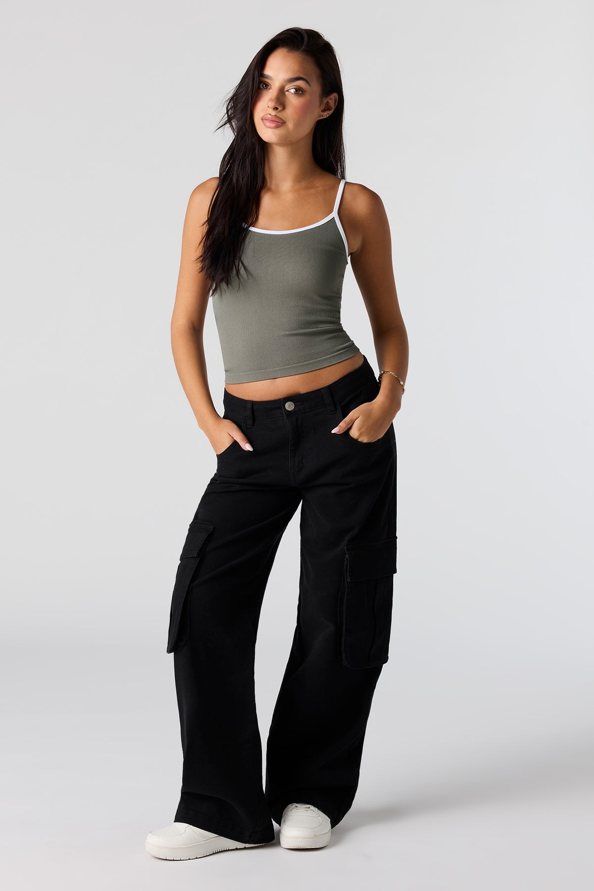Vue alternative 3. Camisole côtelée sans couture contrastante