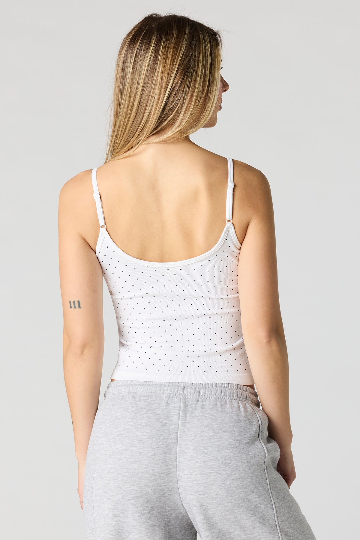 Vue alternative 2. Camisole côtelée sans couture ni soutien-gorge intégré à encolure en V
