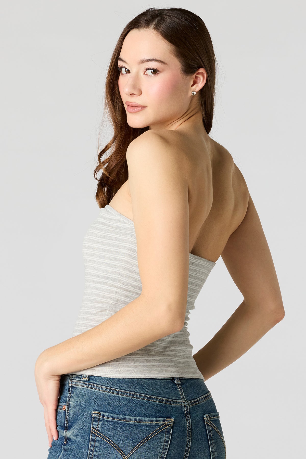 Vue alternative 2. Haut tubulaire sans soutien-gorge intégré avec décolleté en coeur