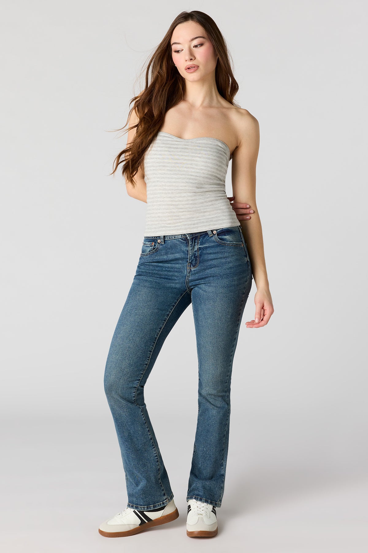 Vue alternative 3. Haut tubulaire sans soutien-gorge intégré avec décolleté en coeur