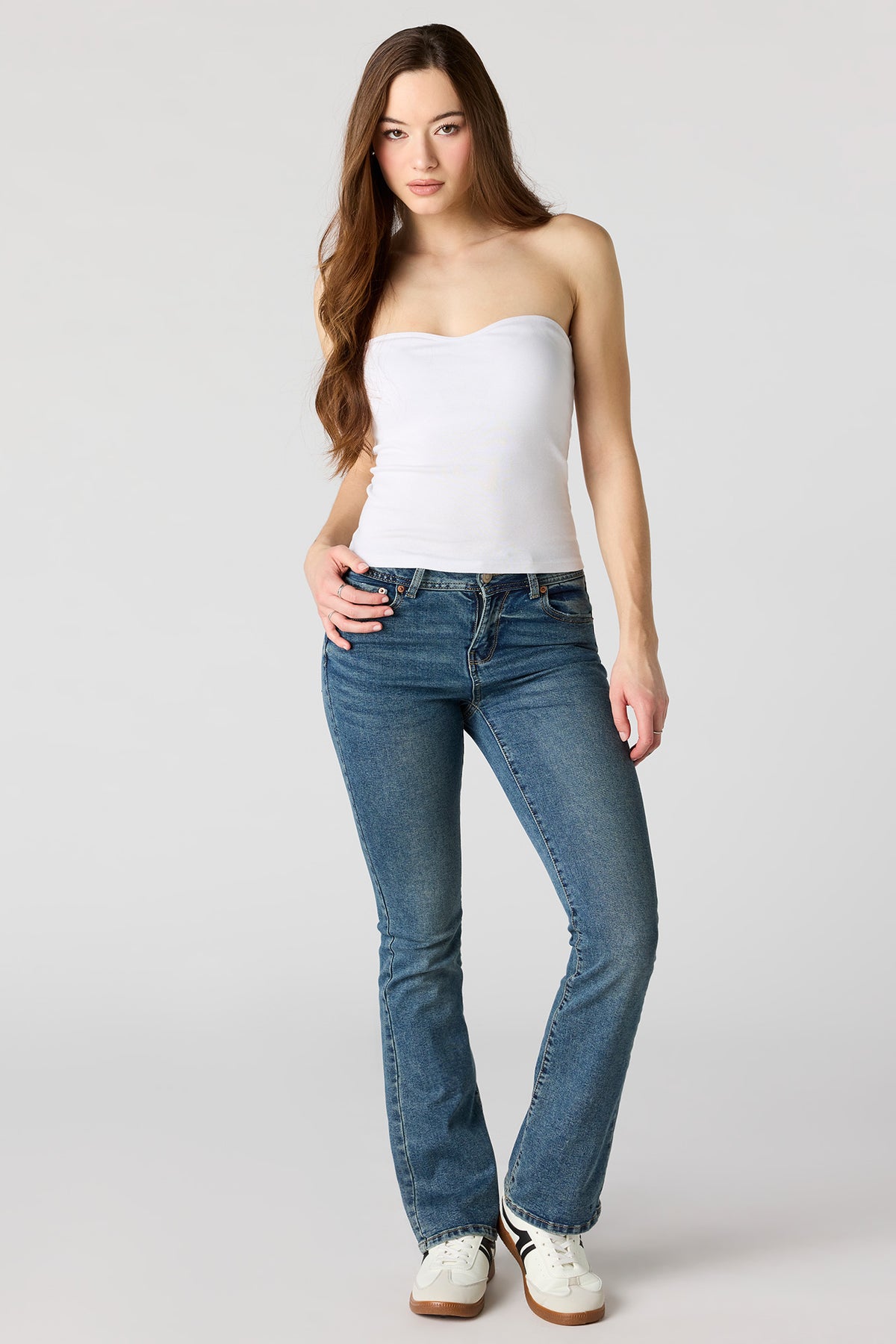 Vue alternative 3. Haut tubulaire sans soutien-gorge intégré avec décolleté en coeur