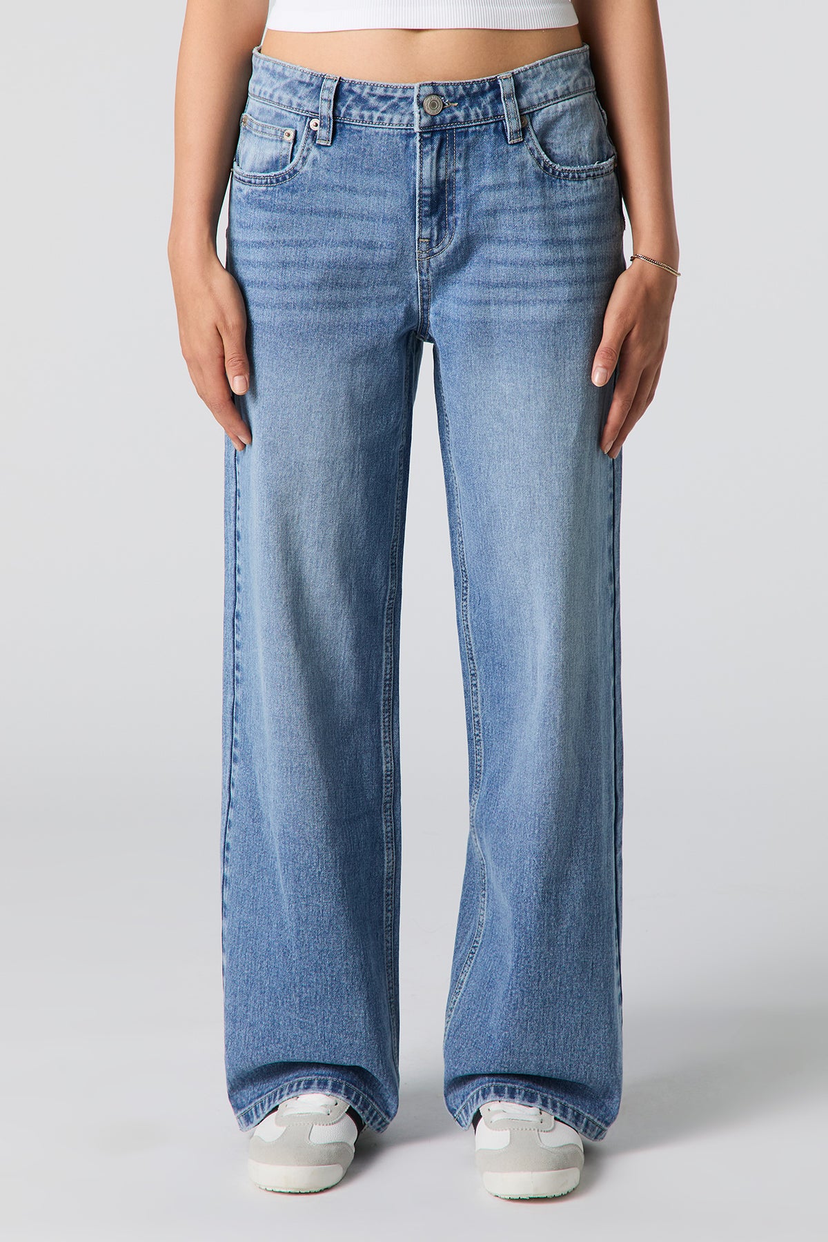 Alt View 2. Medium Low Rise Baggy Jean - Medium Blue