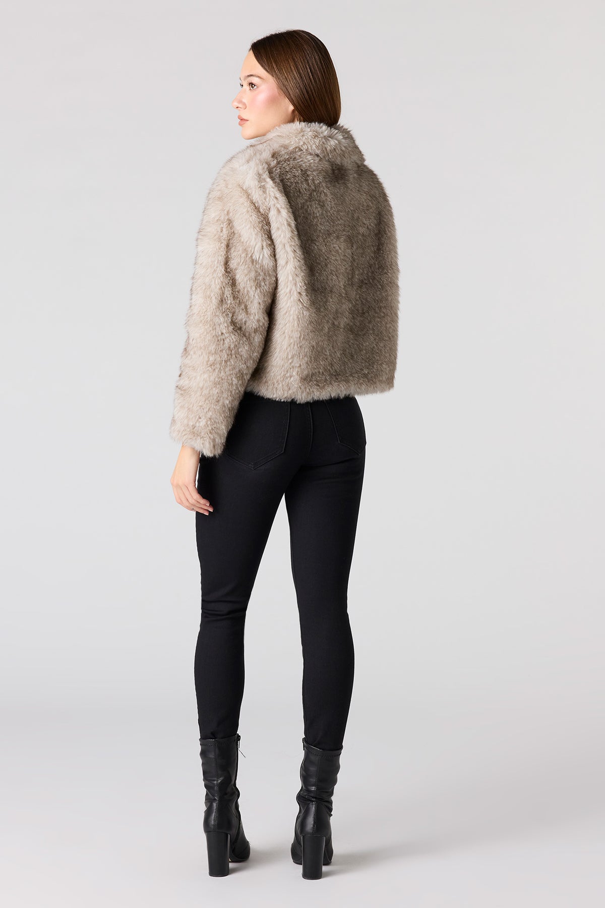 Vue alternative 3. Jean ajusté noir à taille haute