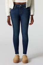 Jean ajusté foncé à taille haute