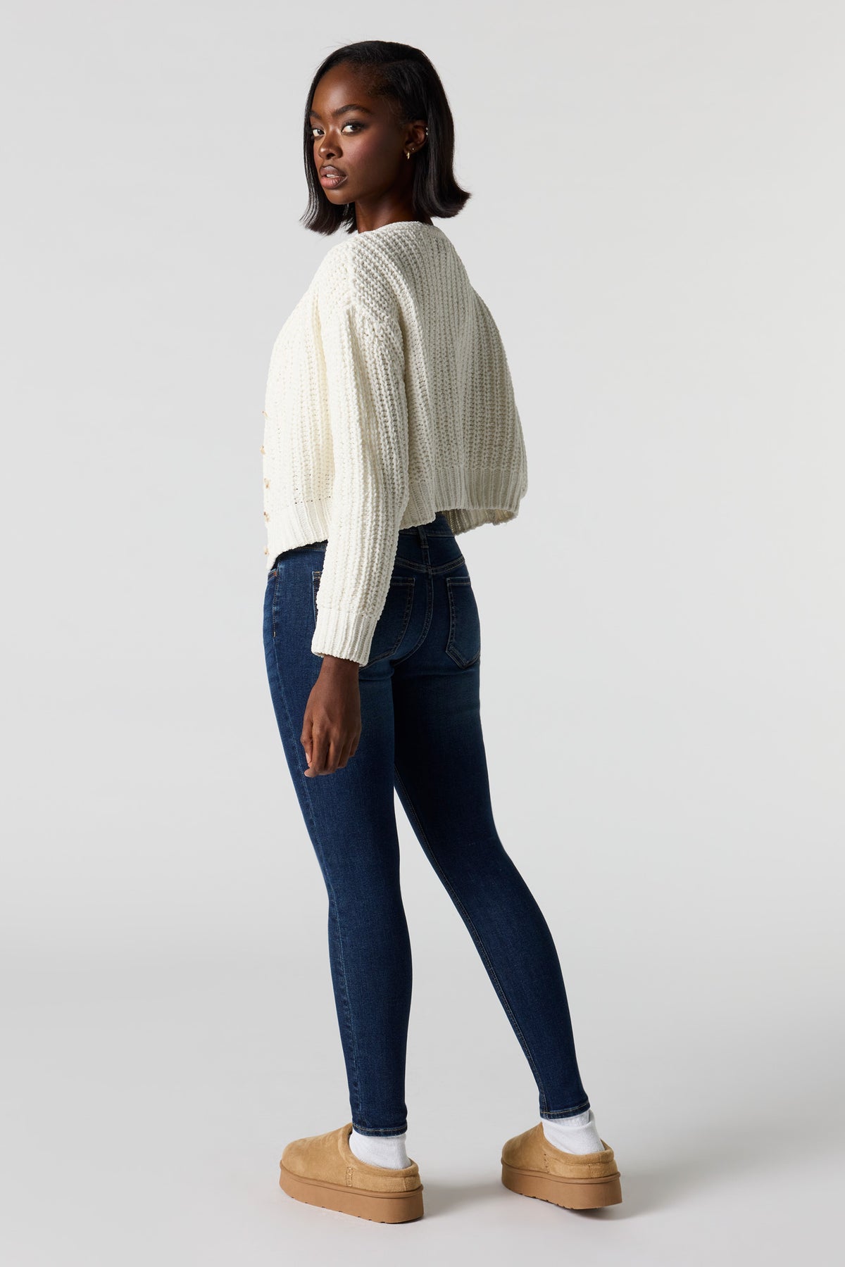 Vue alternative 2. Jean ajusté foncé à taille haute
