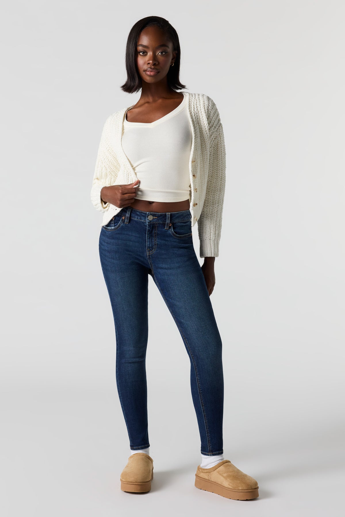 Vue alternative 3. Jean ajusté foncé à taille haute