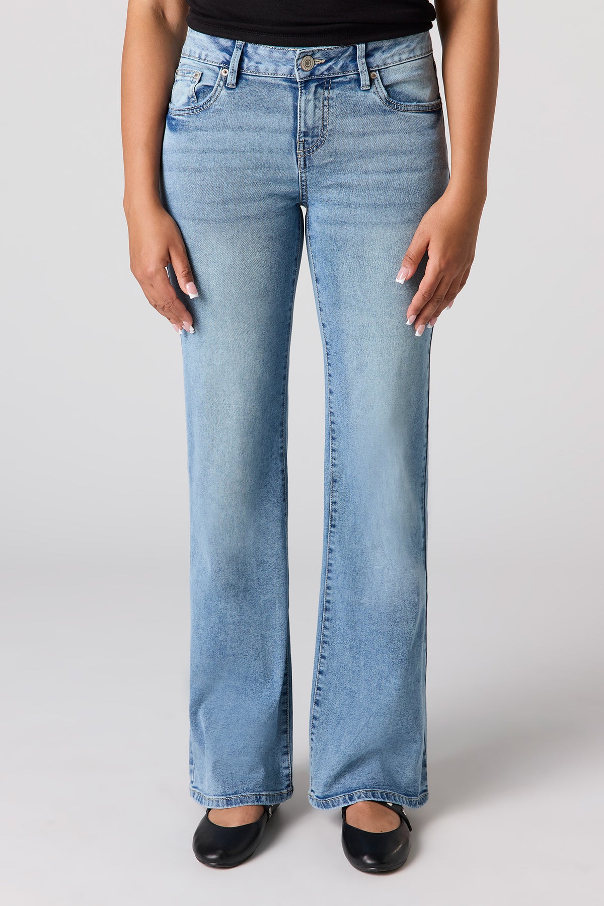 Vue alternative 2. Jean remonte-fesses à jambe évasée et taille basse délavé vintage moyen