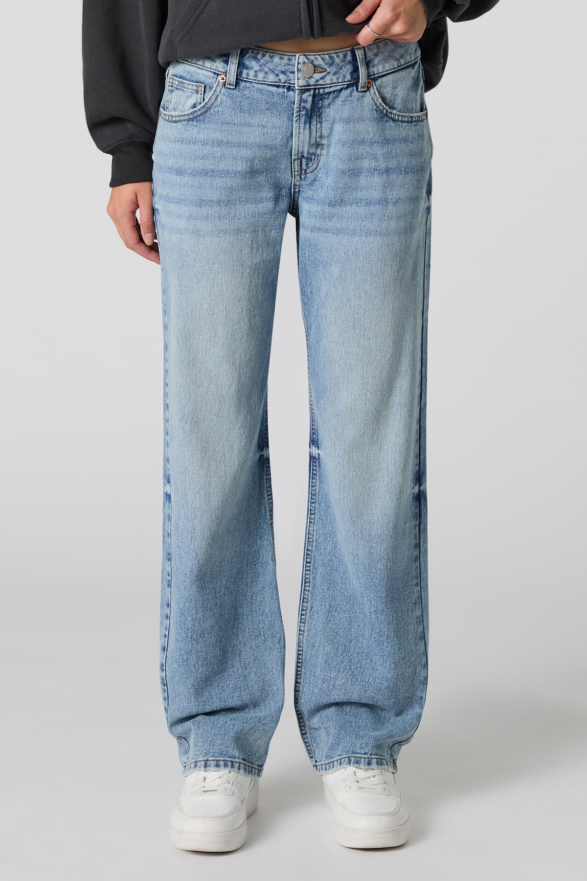 Vue alternative 2. Jean droit à taille basse moyen