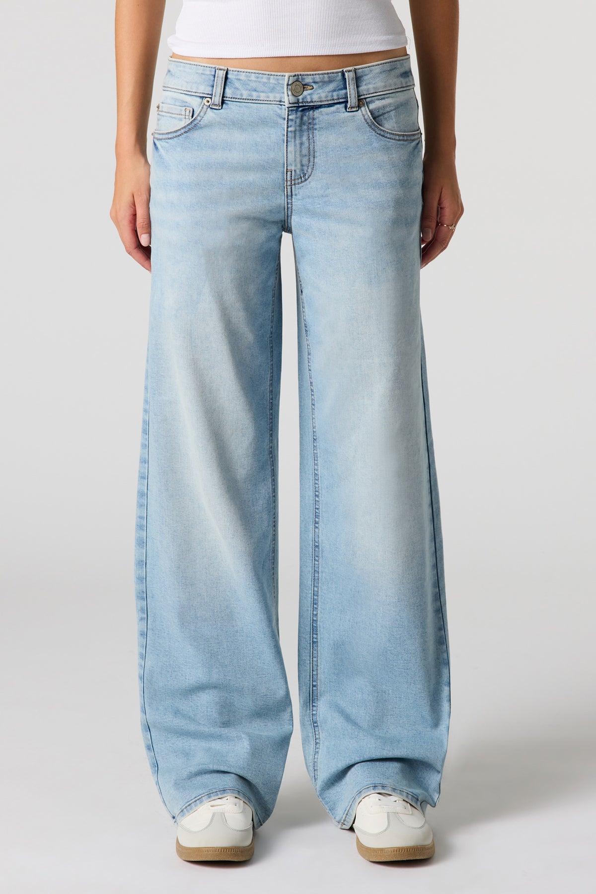 Vue alternative 2. Jean baggy à taille basse pâle
