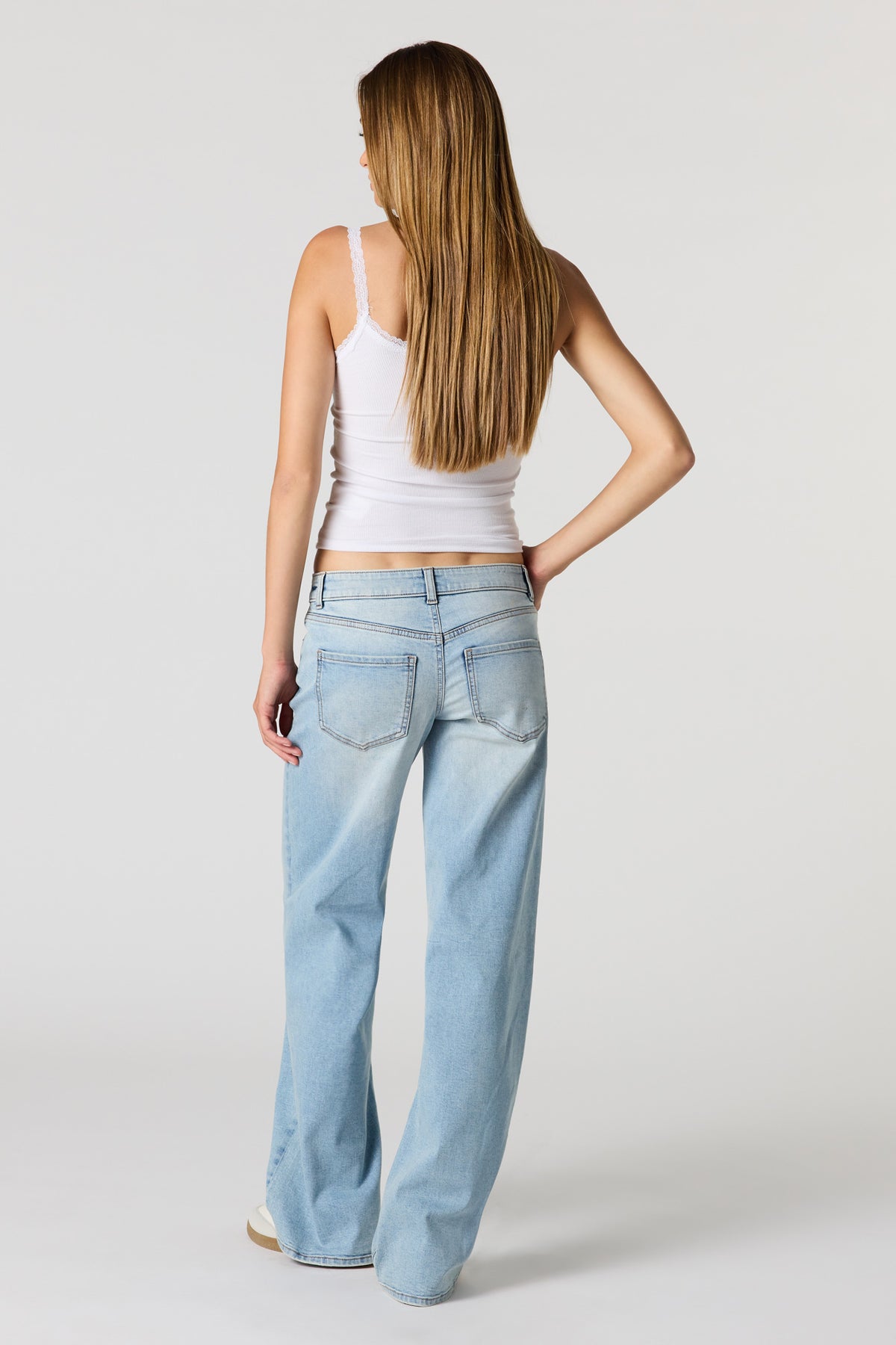 Vue alternative 3. Jean baggy à taille basse pâle