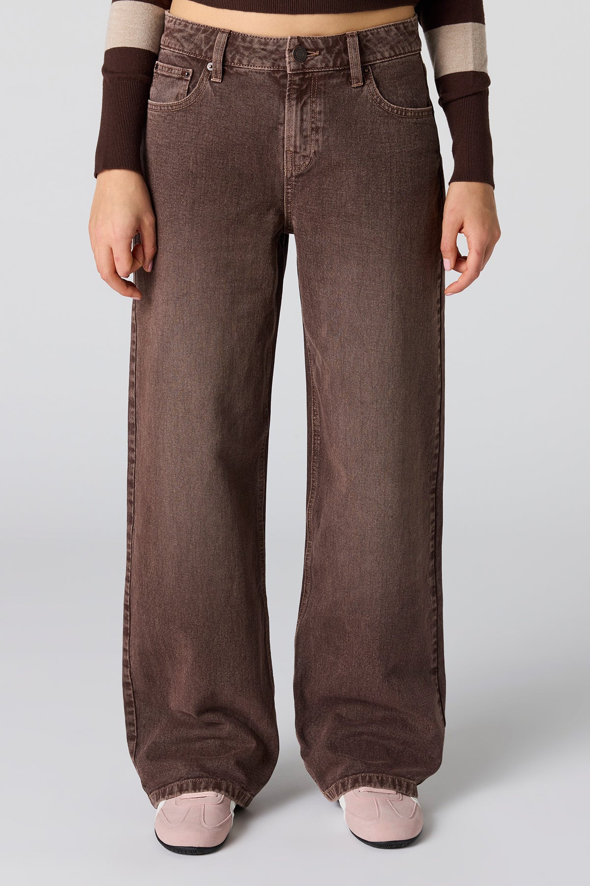 Vue alternative 2. Jean baggy brun à taille basse