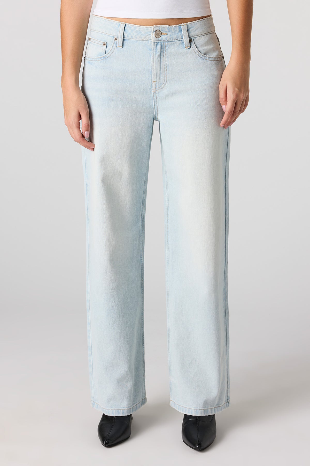 Vue alternative 2. Jean baggy javellisé à taille basse