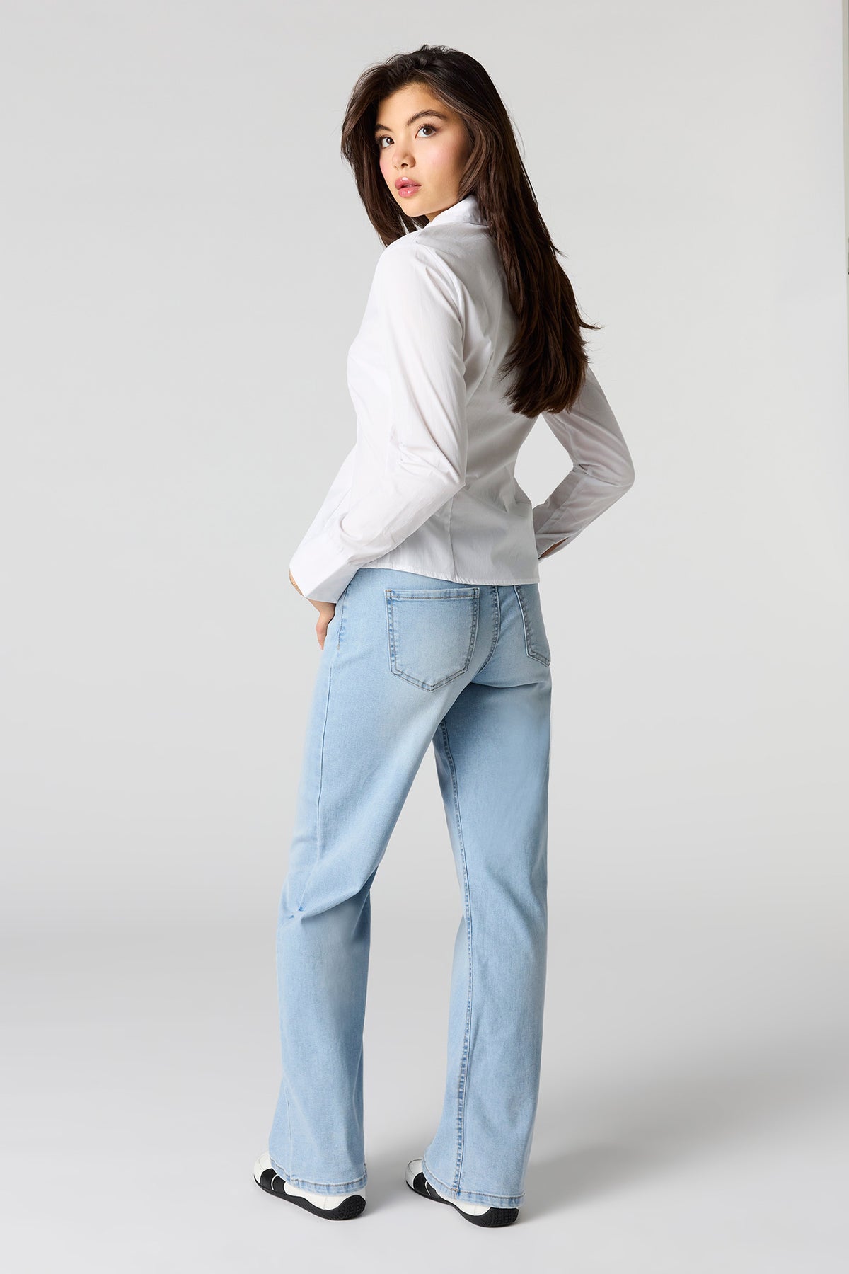 Vue alternative 3. Jean baggy extensible délavé pâle