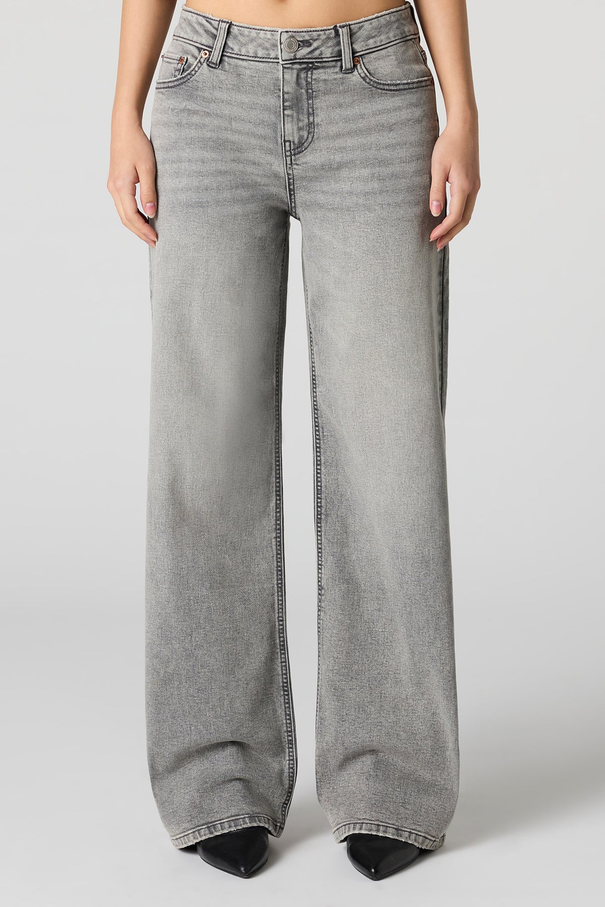 Vue alternative 2. Jean baggy gris