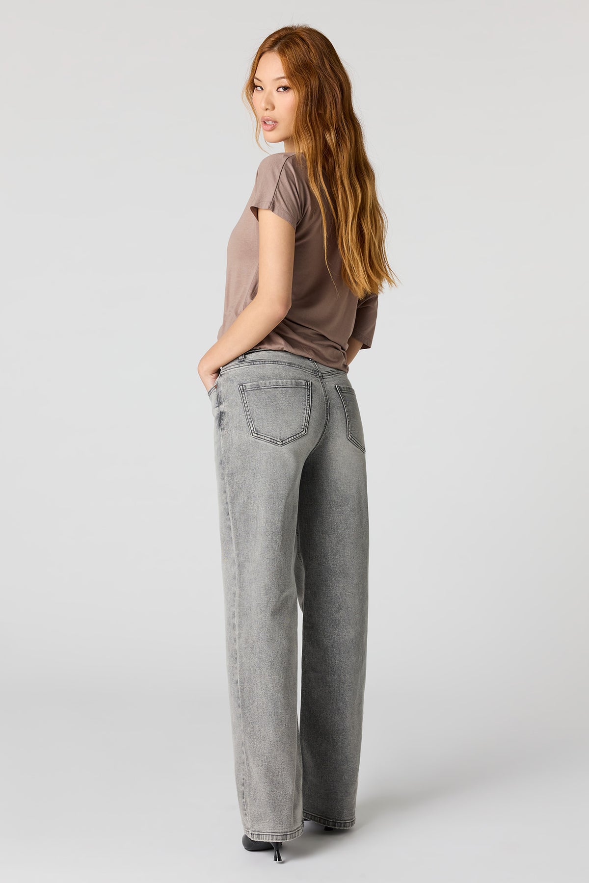 Vue alternative 3. Jean baggy gris