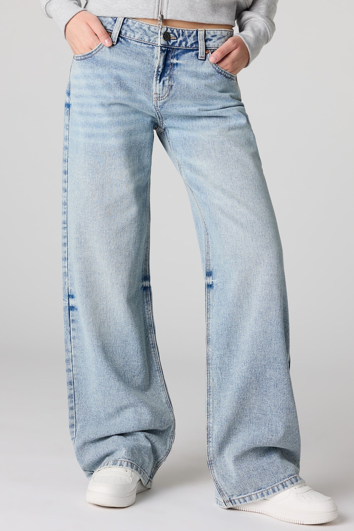 Alt View 2. Brooklyn Low Rise Baggy Light Jean - Light Denim Blue