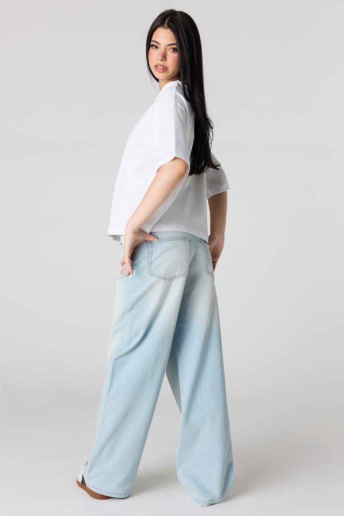 Alt View 3. London Low Rise Super Baggy Light Jean - Light Denim Blue