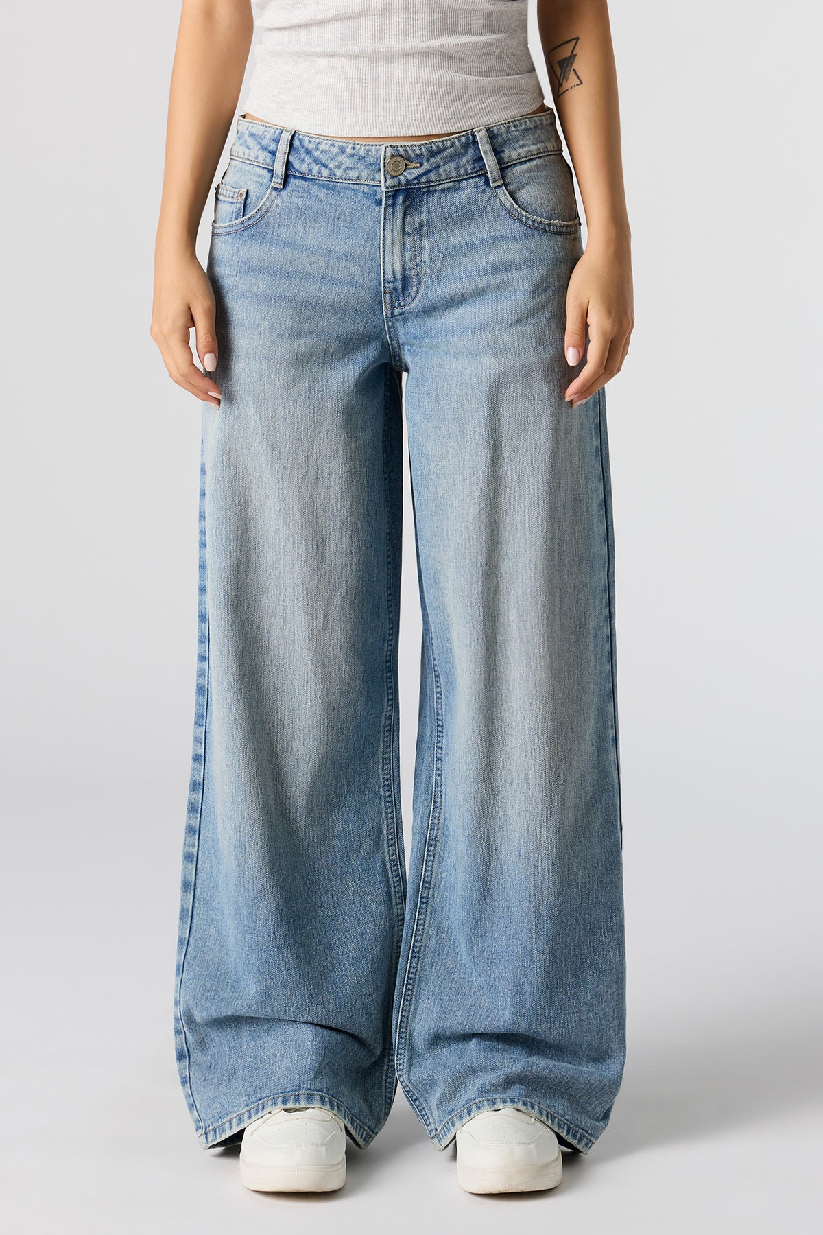 Vue alternative 2. Jean baggy délavé moyen à taille basse