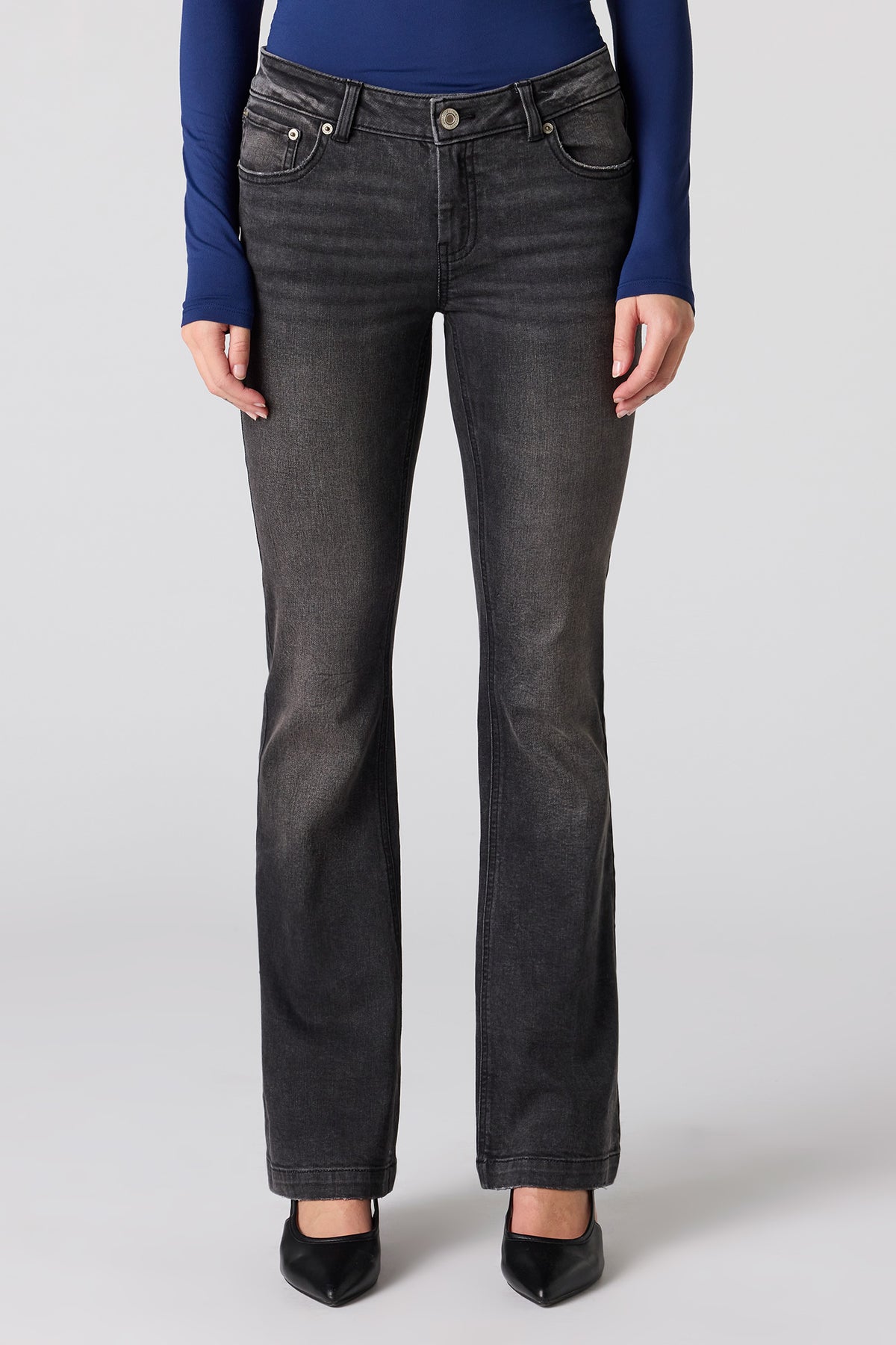 Vue alternative 2. Jean évasé extensible à taille basse noir