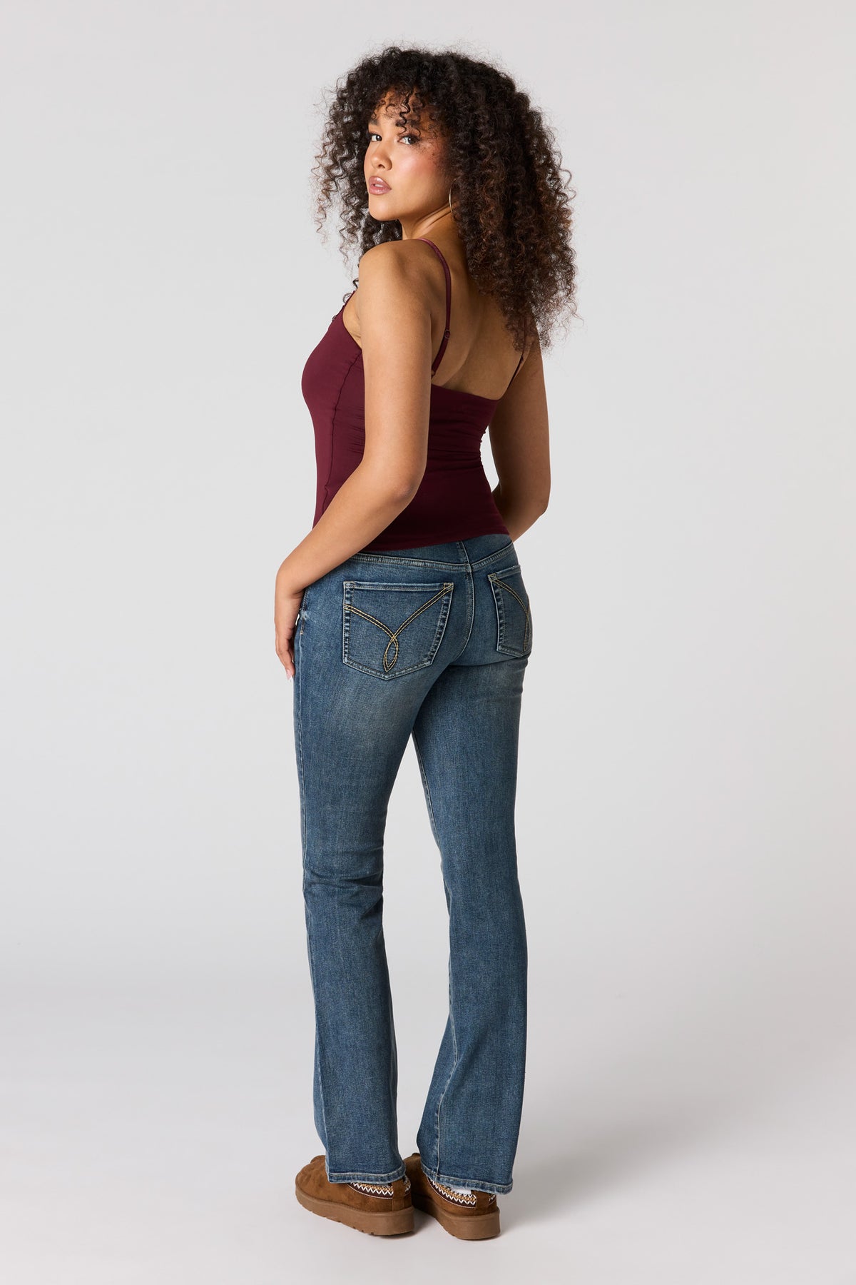 Vue alternative 3. Jean à jambe évasée et taille basse délavé vintage foncé