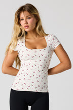 T-shirt profilé classique avec encolure dégagée