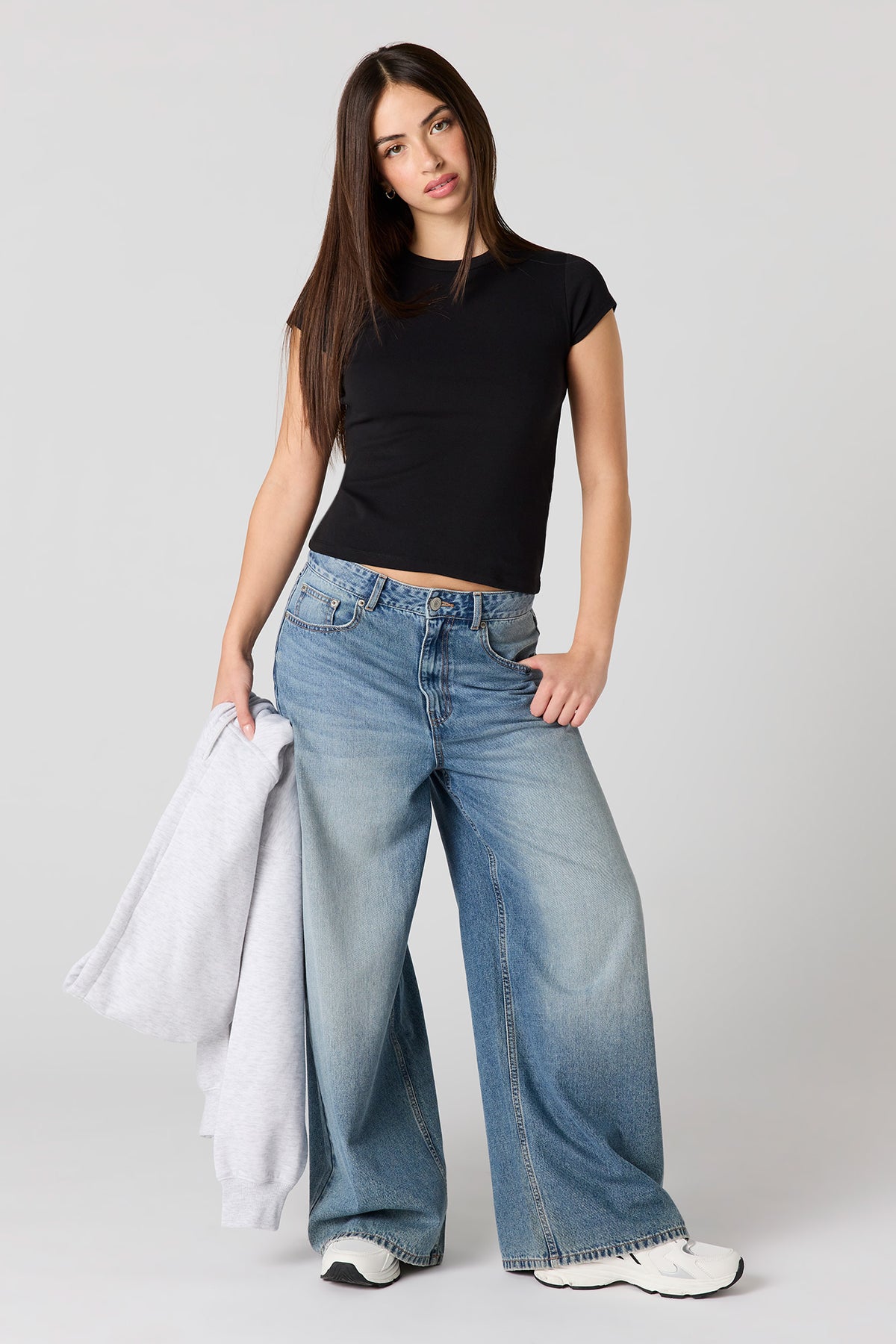 Alt View 3. Classic Crew Neck T-Shirt - Black