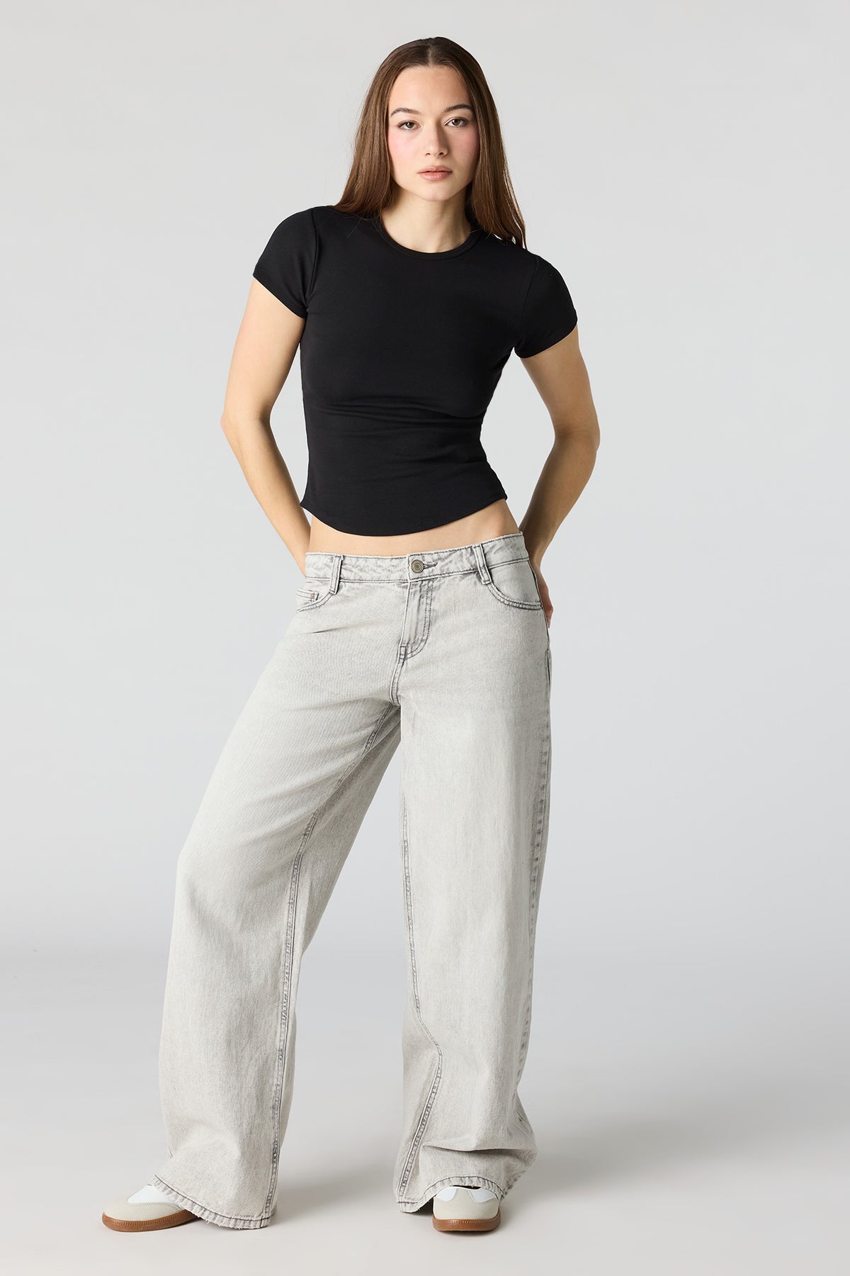 Alt View 3. Curved Hem T-Shirt - Black