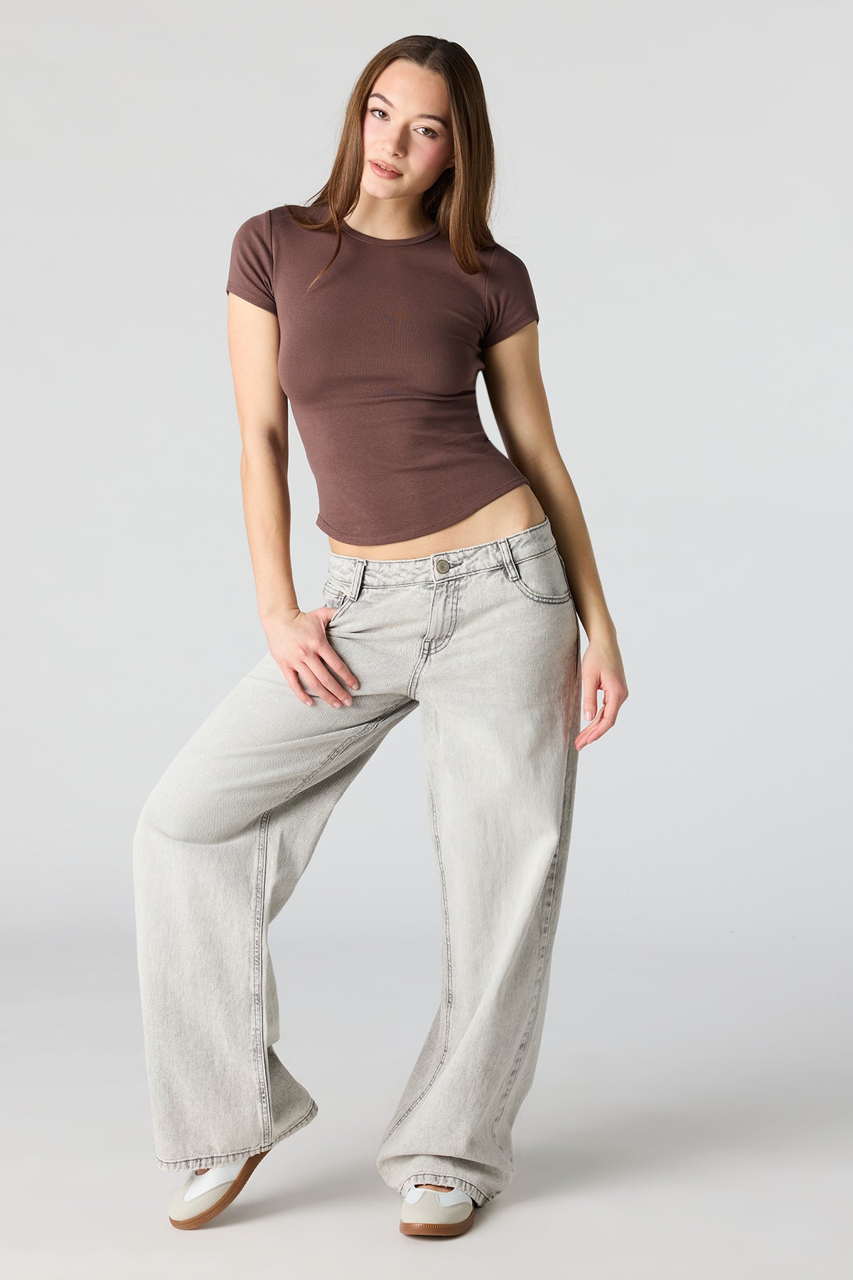 Alt View 3. Curved Hem T-Shirt - Brown