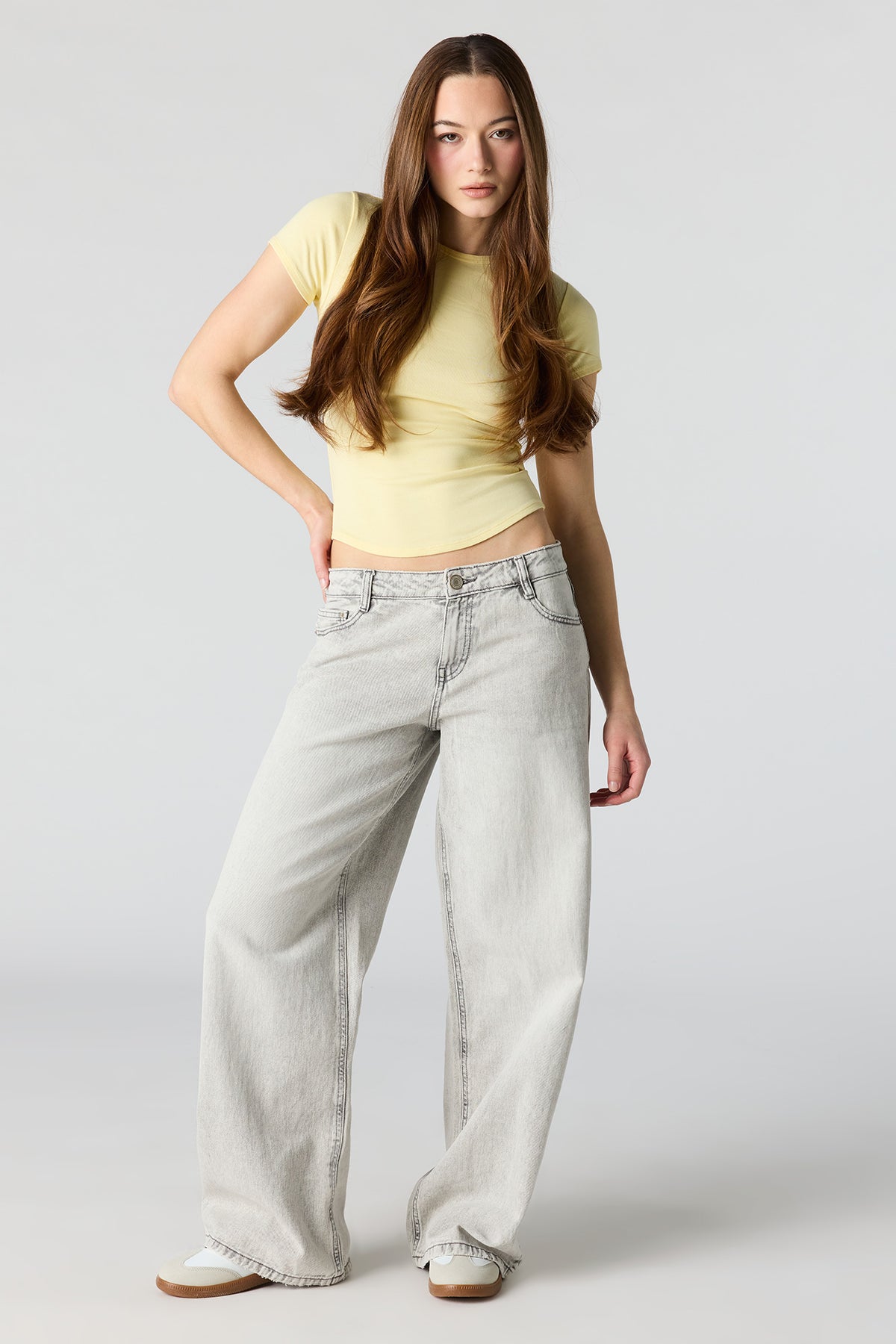 Vue alternative 3. T-shirt avec ourlet arrondi