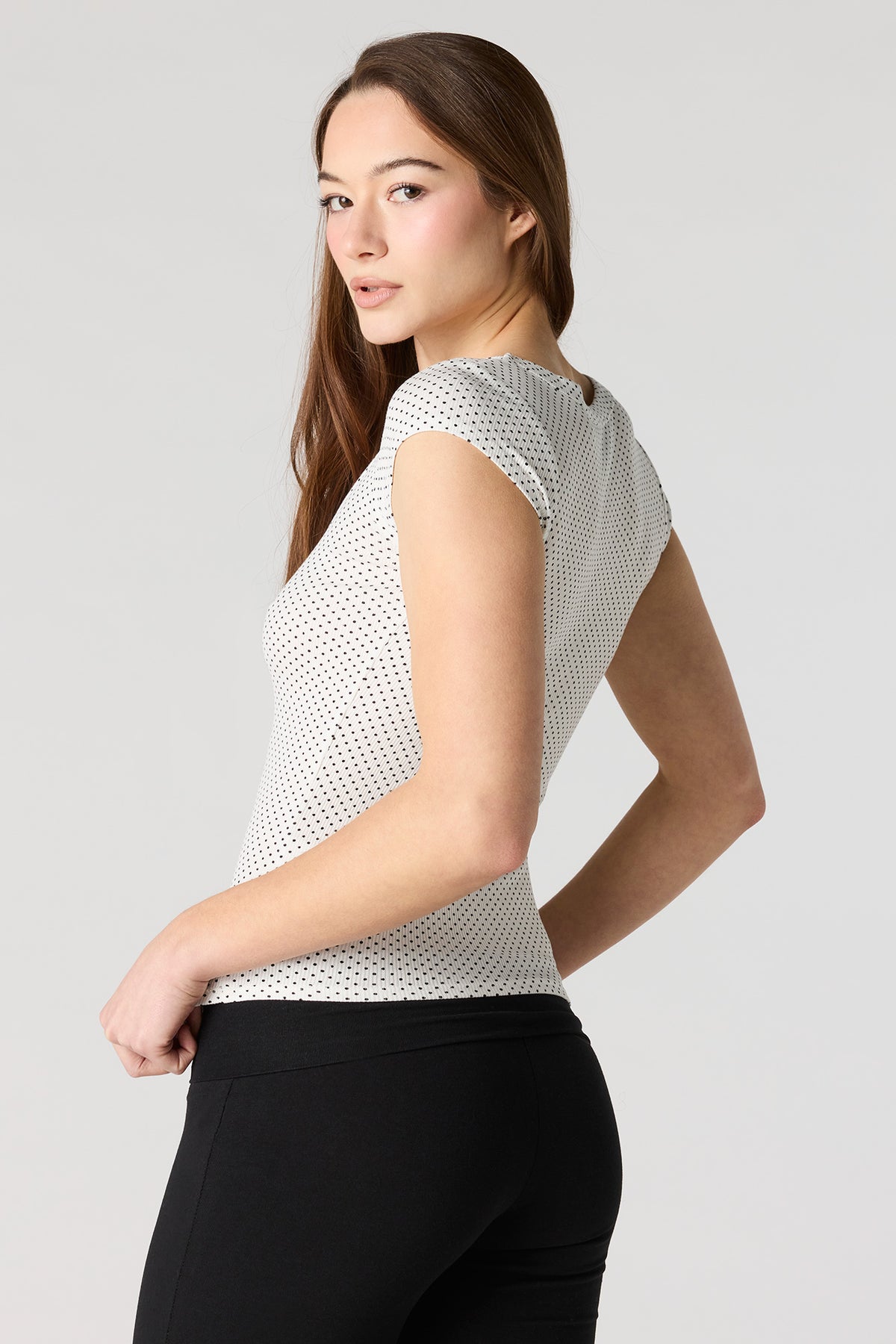 Vue alternative 2. T-shirt côtelé à encolure dégagée
