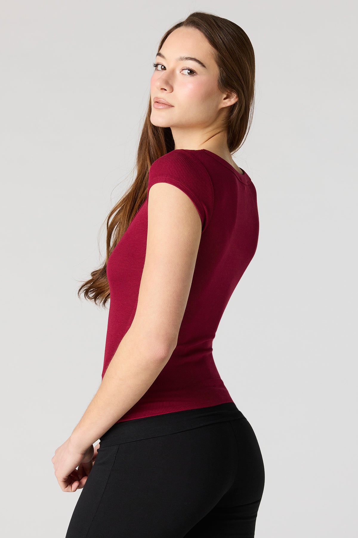 Vue alternative 2. T-shirt côtelé à encolure dégagée
