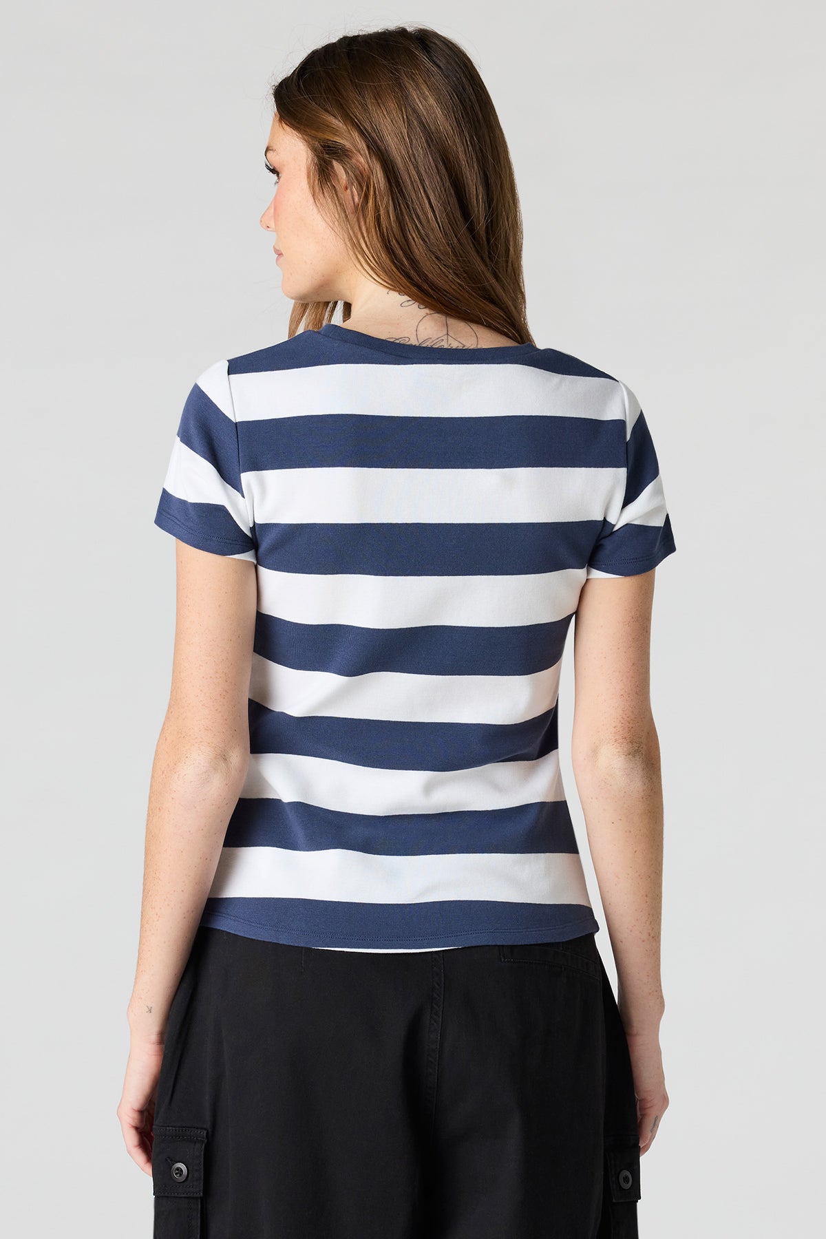 Vue alternative 2. T-shirt rayé