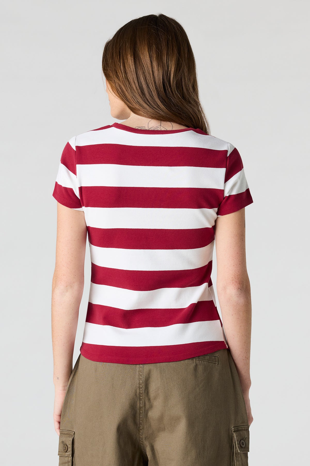 Vue alternative 2. T-shirt rayé
