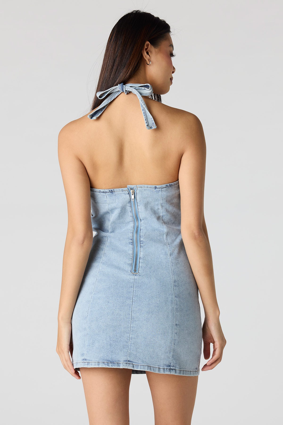 Vue alternative 2. Minirobe bain-de-soleil en denim extensible