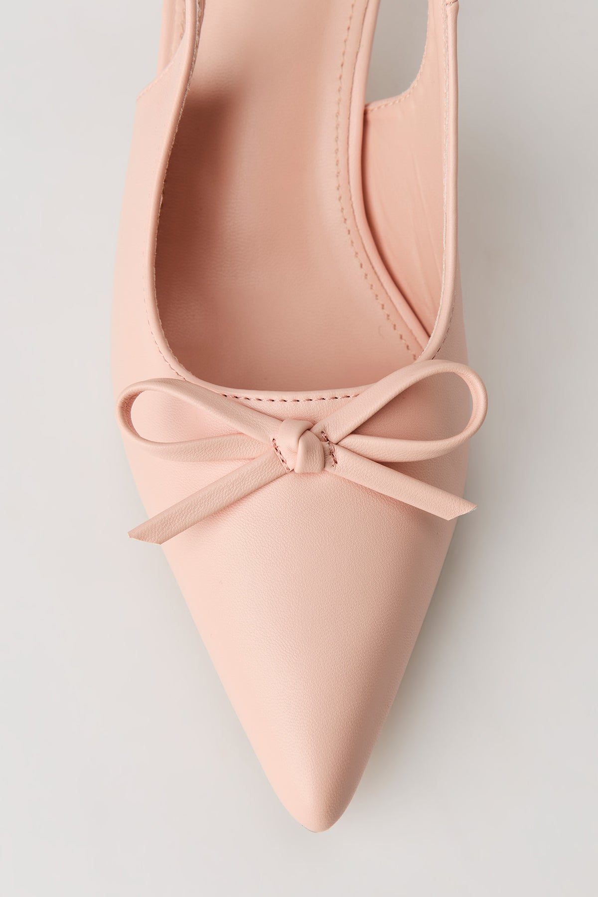 Vue alternative 4. Escarpins à talons bobine avec brides et boucles