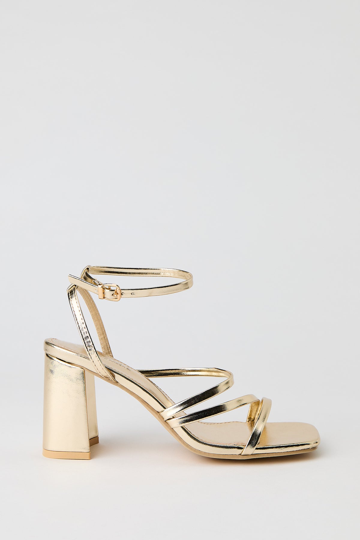 Sandales à talons avec brides