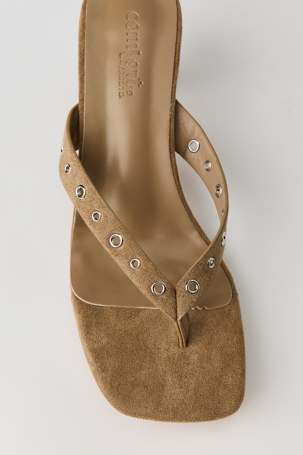 Alt View 4. Kitten Heel Thong Sandal - Natural