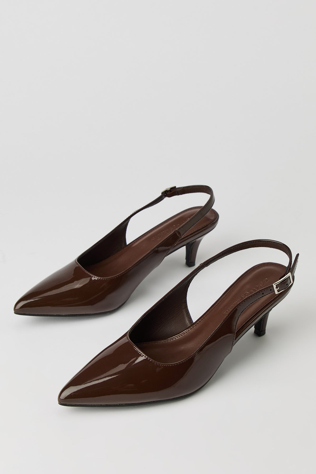 Vue alternative 2. Escarpins à talons bobine avec bride arrière en similicuir verni