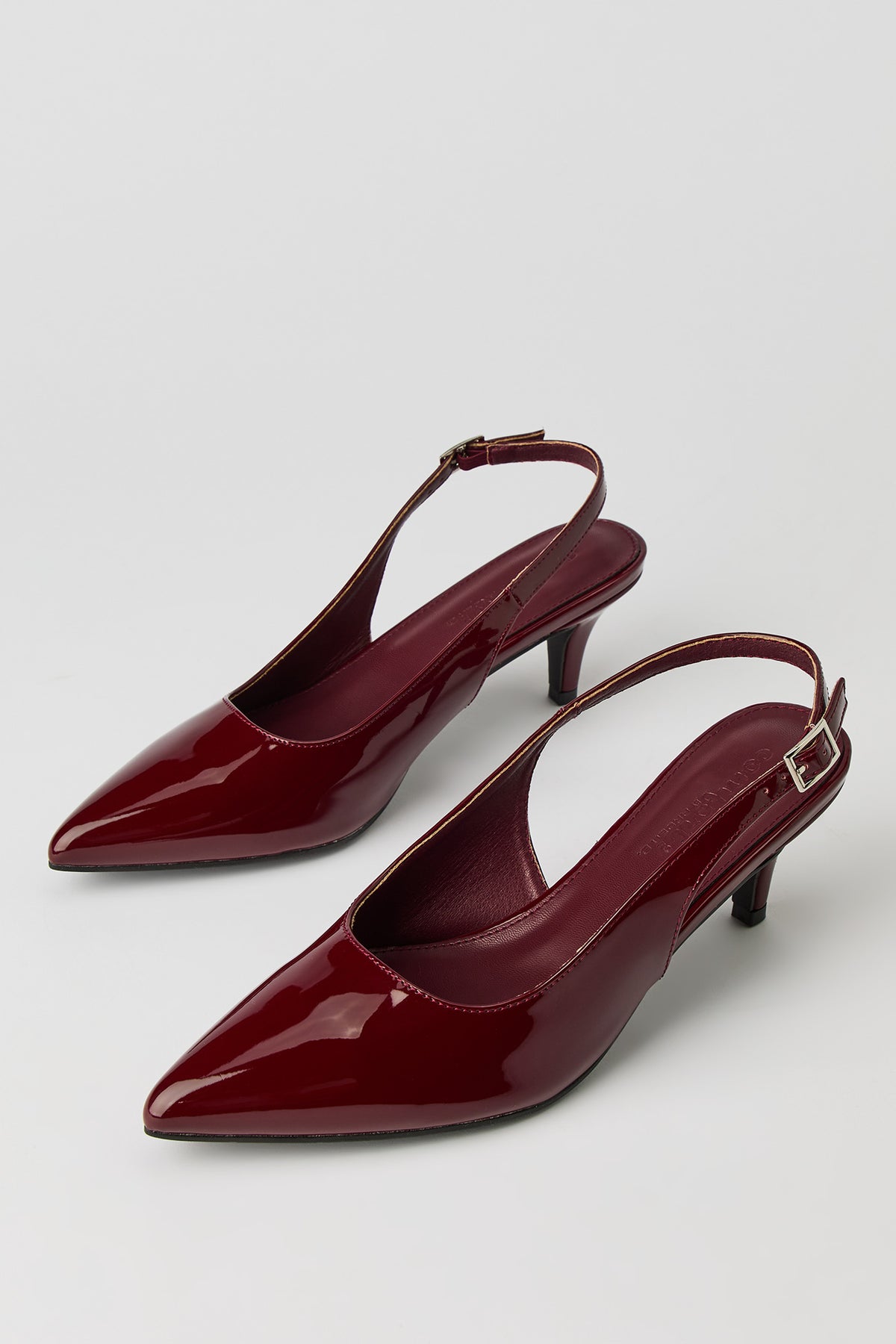 Vue alternative 2. Escarpins à talons bobine avec bride arrière en similicuir verni