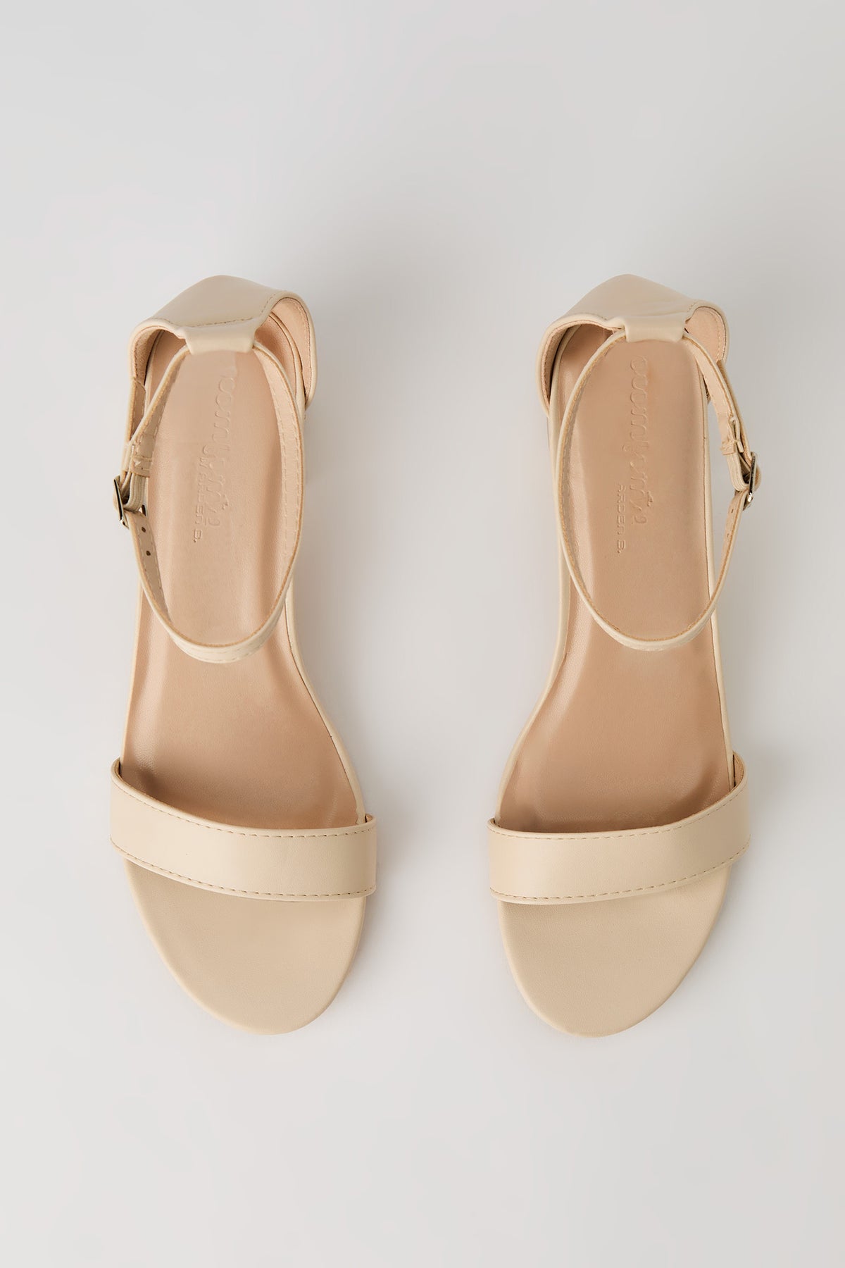 Vue alternative 4. Escarpins avec brides en similicuir