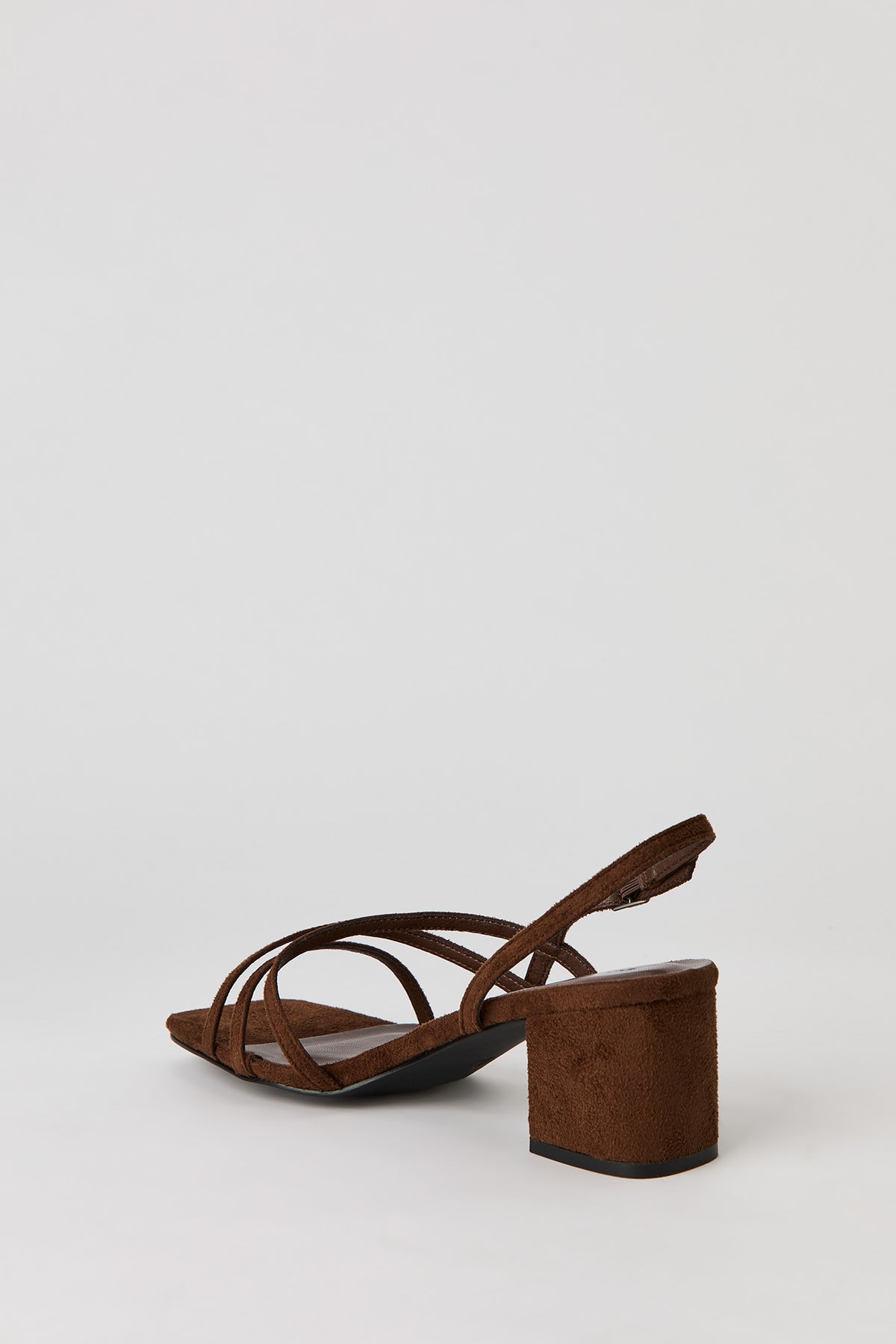 Vue alternative 3. Chaussure à talon bloc et lanière en similisuède