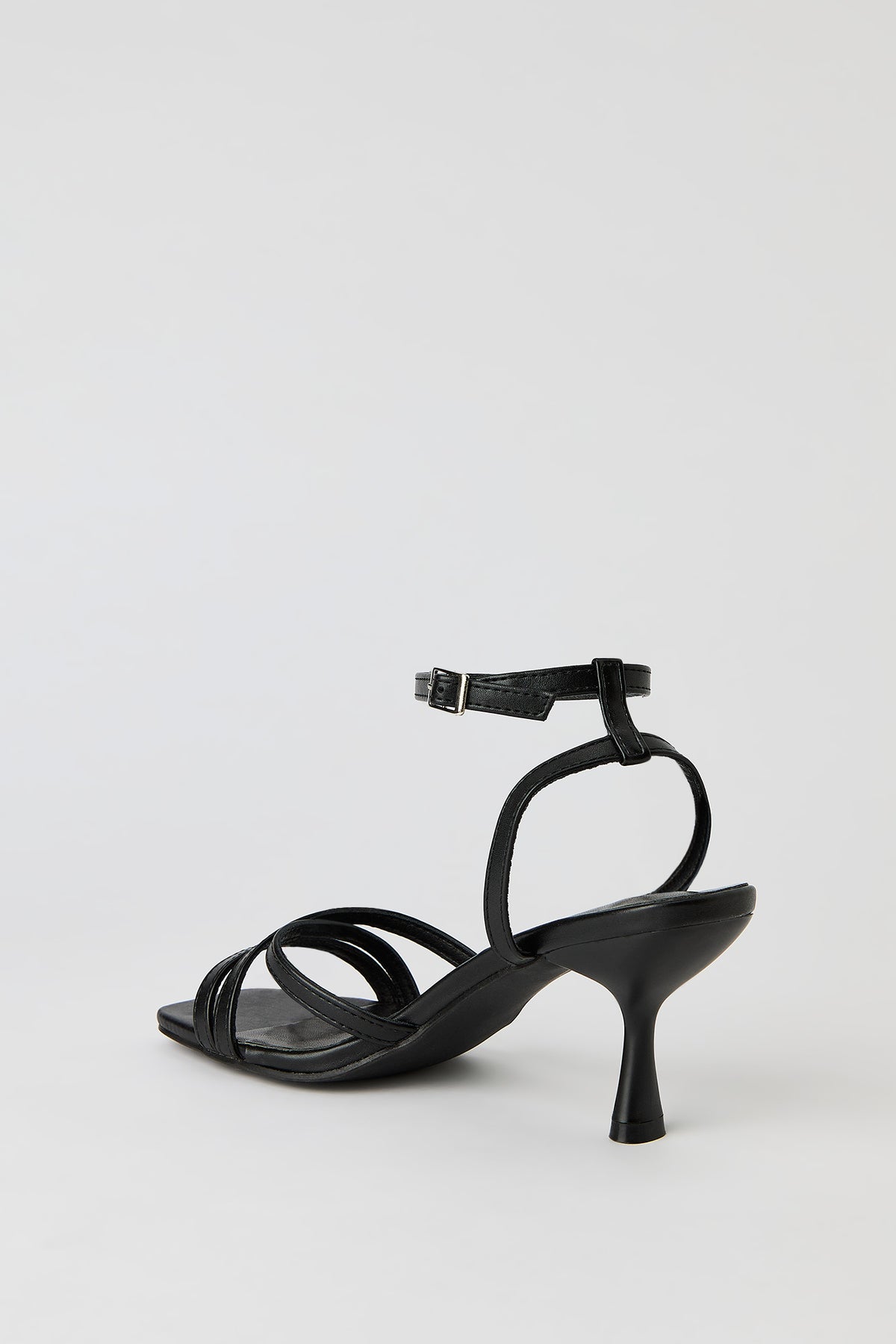 Vue alternative 4. Escarpins à talons bobine avec brides