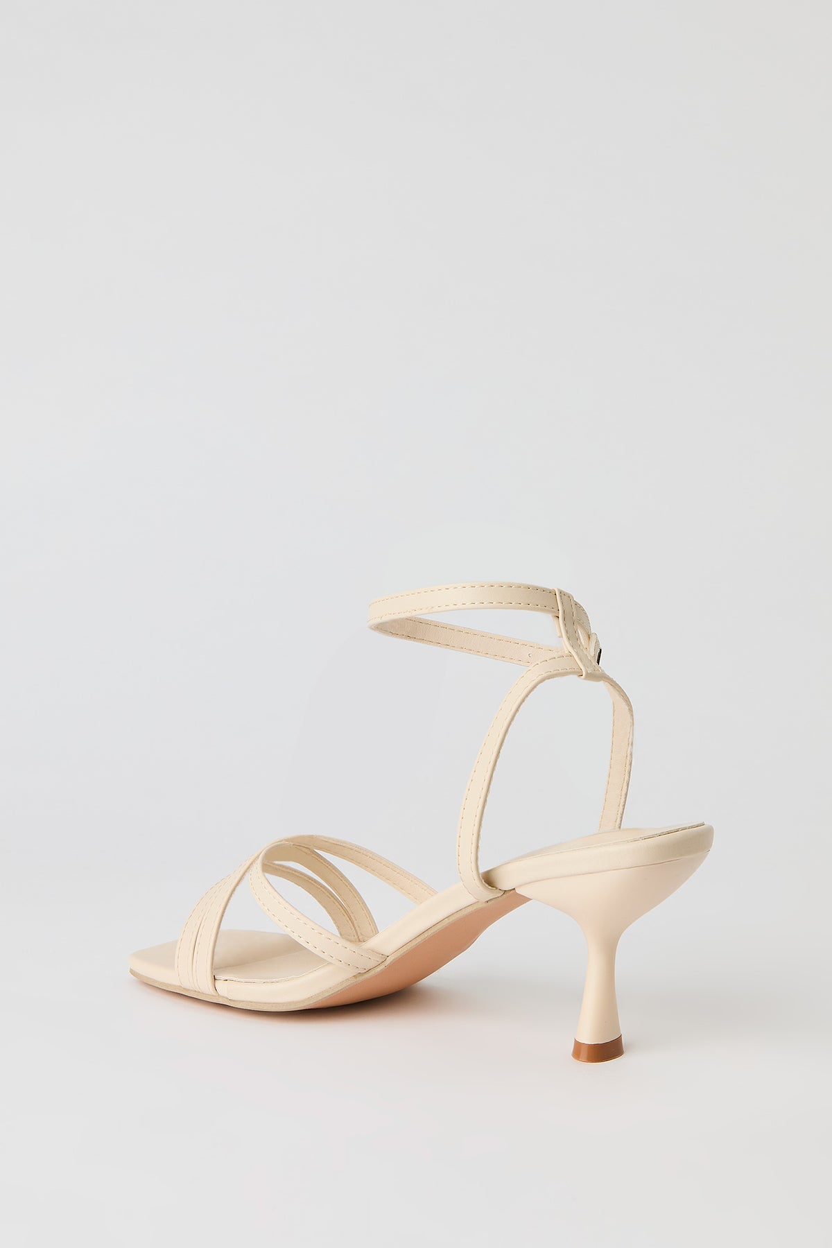 Vue alternative 4. Escarpins à talons bobine avec brides