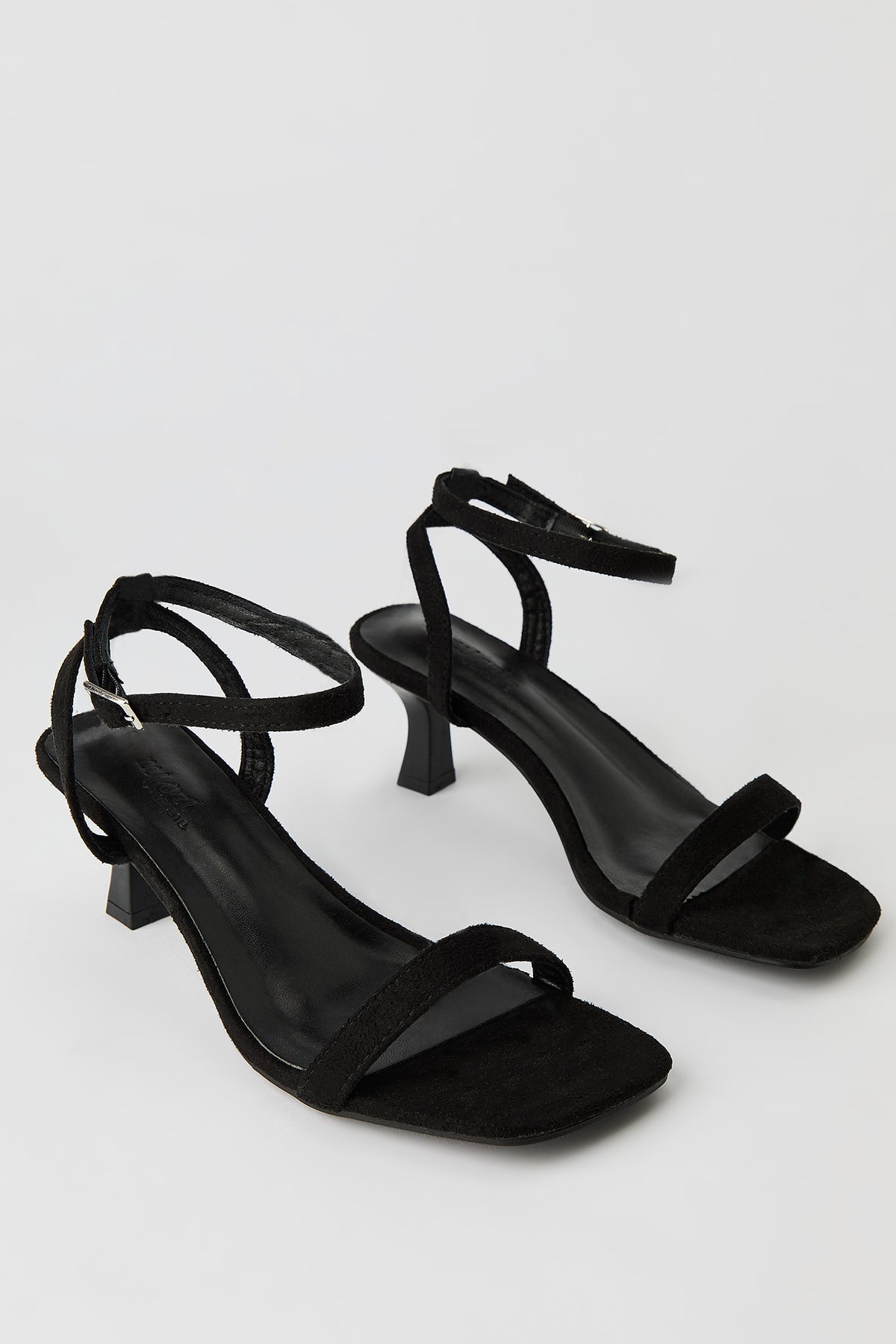 Vue alternative 2. Escarpins à talons bobine avec brides