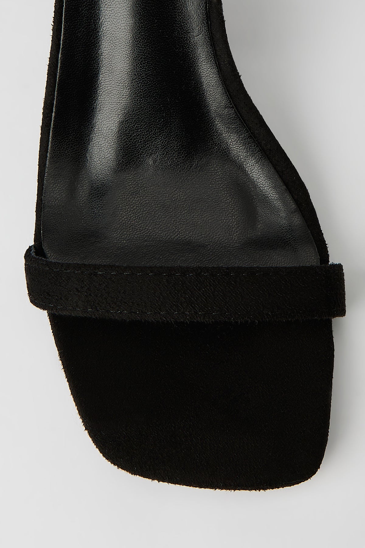 Vue alternative 3. Escarpins à talons bobine avec brides