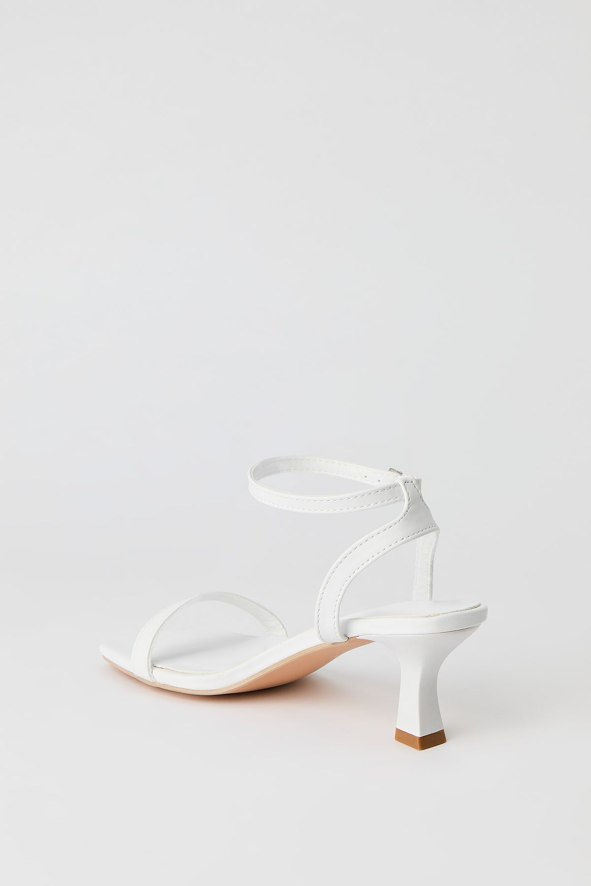 Vue alternative 4. Escarpins à talons bobine avec brides