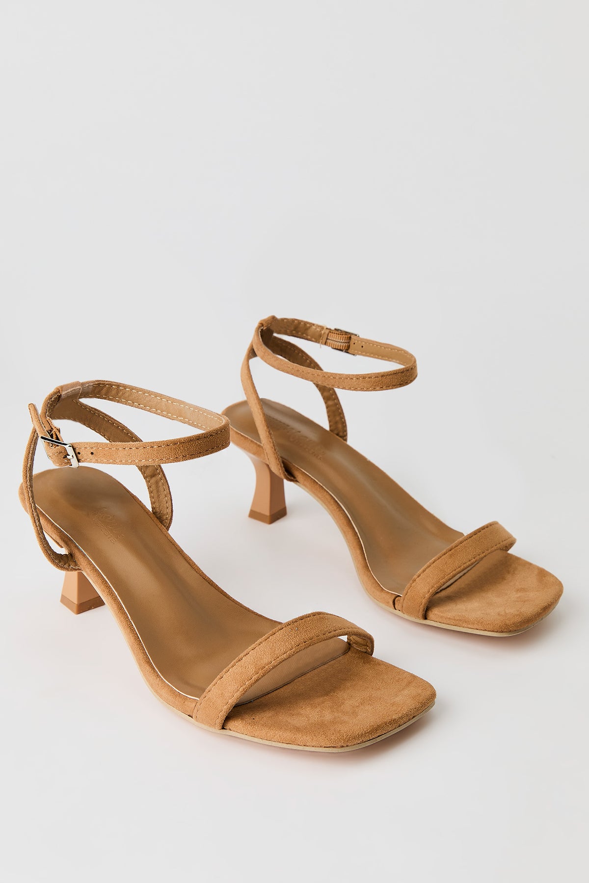 Vue alternative 2. Escarpins à talons bobine avec brides